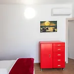 Bed & Breakfast Center House 3*