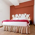 Bed & Breakfast Center House 3*