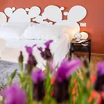Bed & Breakfast Center House 3*