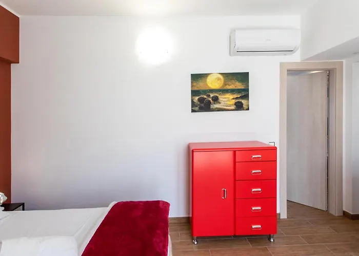 Bed & Breakfast Center House 3*